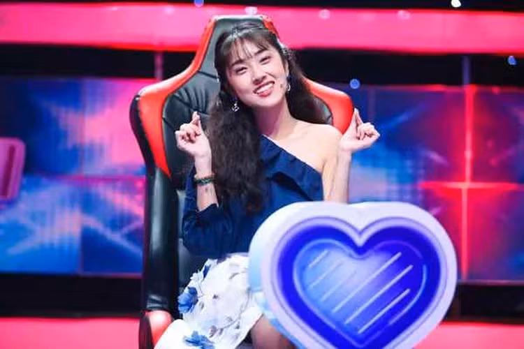 Lý do là bởi khi phát hiện người này đang tán tỉnh một cô gái khác, Misoa Kim Anh đã yêu cầu anh phải giải thích.