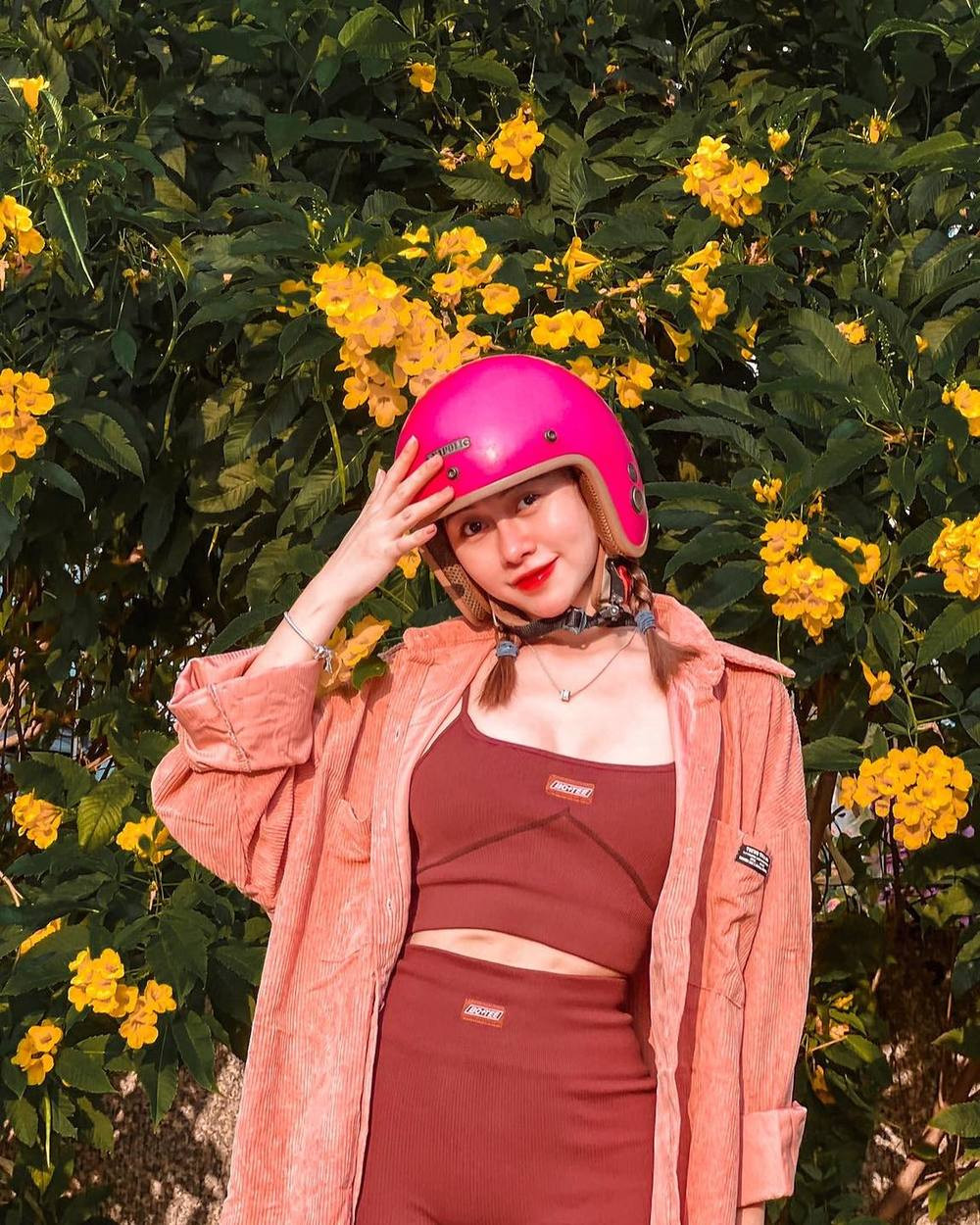 Cho đến thời điểm bây giờ, Việt Phương Thoa đang sở hữu tài khoản có hơn 10 triệu lượt theo dõi, kênh Youtuber thu về 1,59 triệu người đăng ký. Với những số liệu này đã giúp gái xinh 9X lọt top Idol TikTok đông fan nhất.