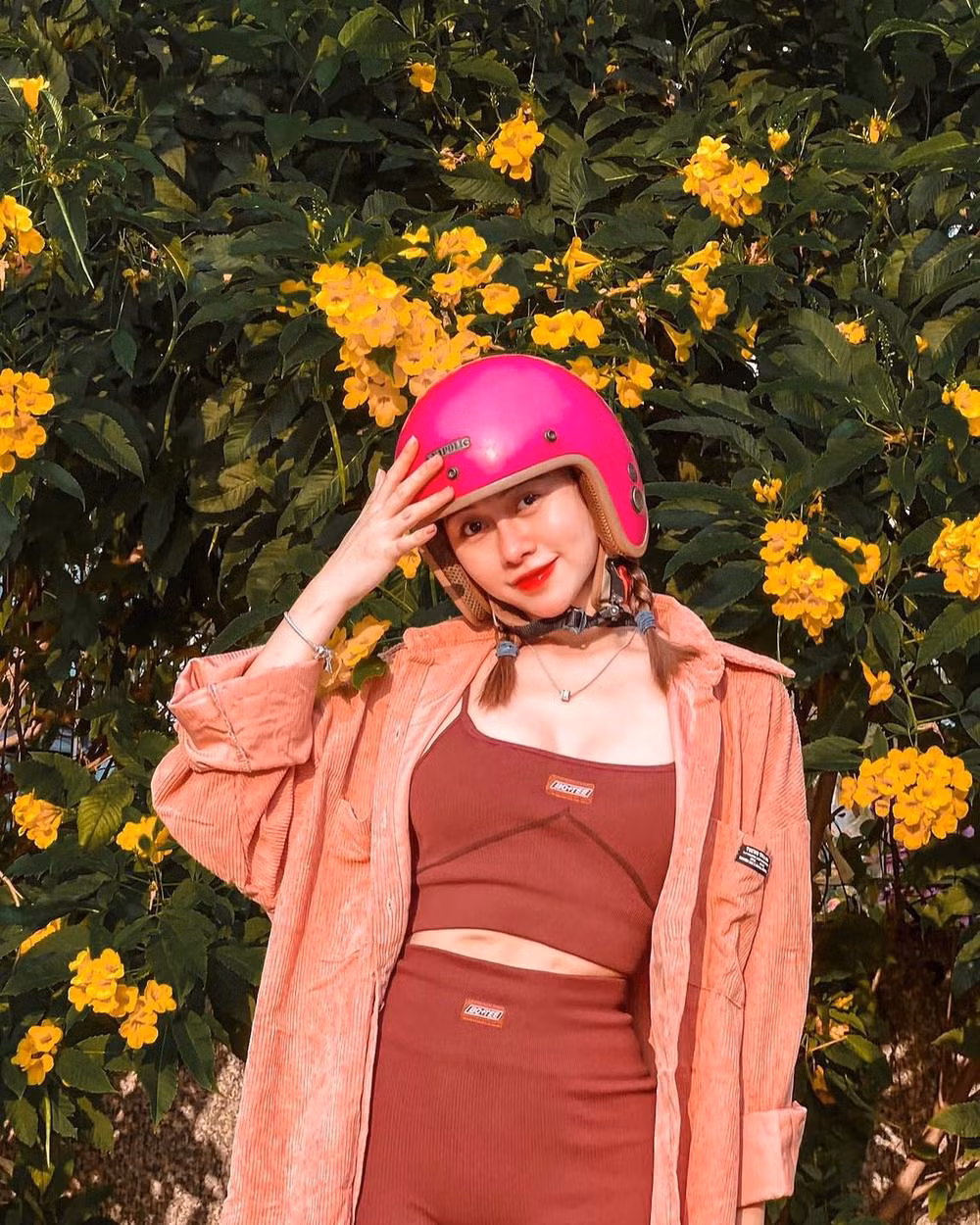 Cho đến thời điểm bây giờ, Việt Phương Thoa đang sở hữu tài khoản có hơn 10 triệu lượt theo dõi, kênh Youtuber thu về 1,59 triệu người đăng ký. Với những số liệu này đã giúp gái xinh 9X lọt top Idol TikTok đông fan nhất.