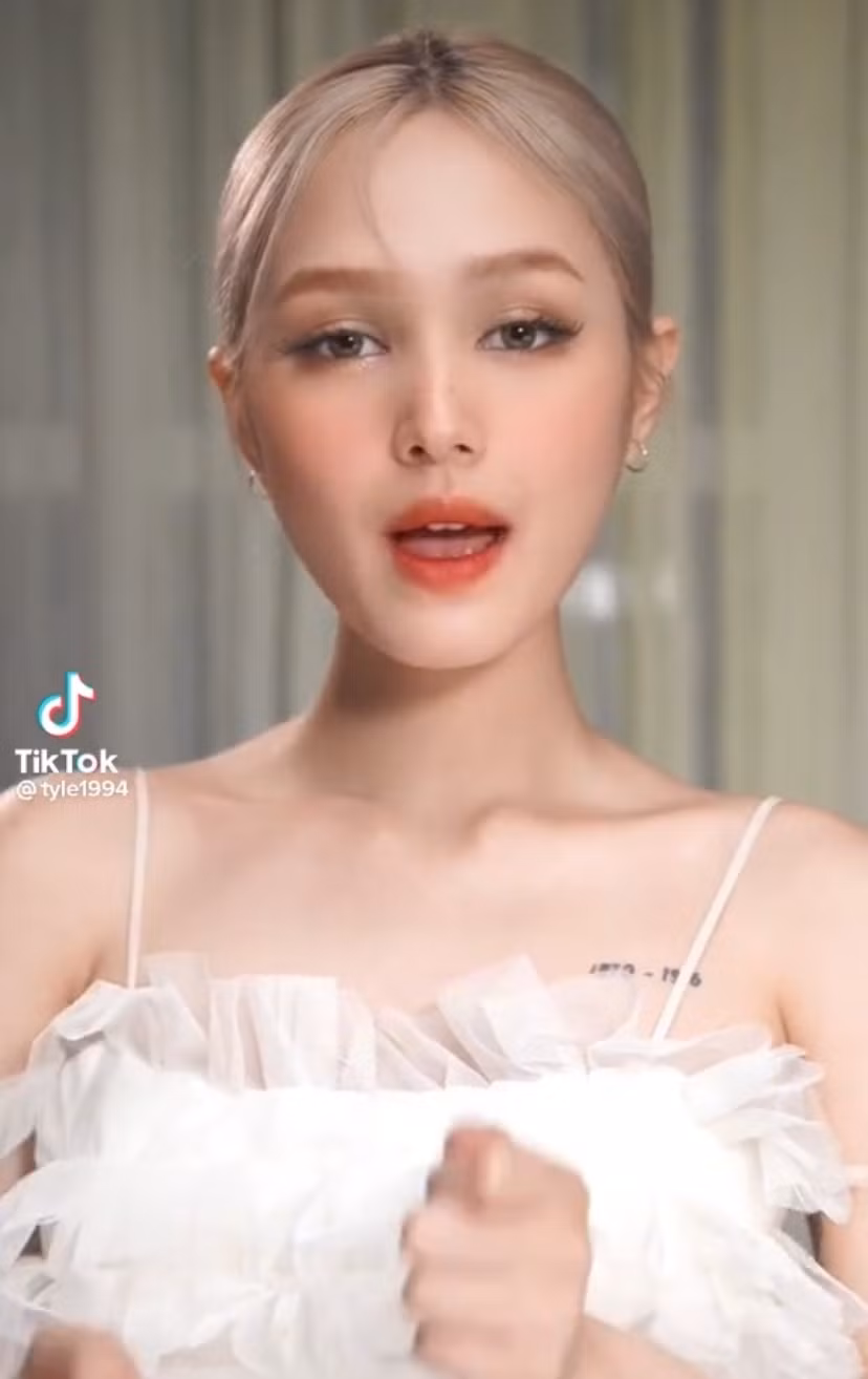 Biết được điều này, Xoài Non rất hạn chế việc trang điểm đậm trong đời thường hay đi sự kiện.