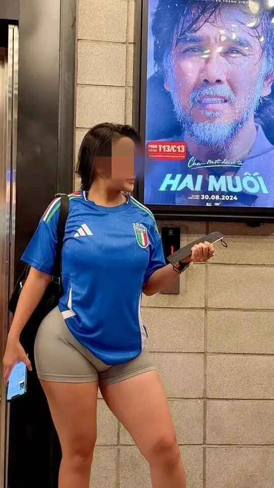 Cộng đồng mạng đã không ngừng nhắc nhở cô nàng này, cho rằng họ đang lợi dụng hình ảnh cơ thể để kiếm lợi ích cá nhân, bất chấp việc gây ảnh hưởng tiêu cực đến hình ảnh của gymer nữ nói chung.