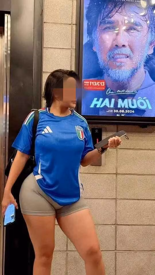 Cộng đồng mạng đã không ngừng nhắc nhở cô nàng này, cho rằng họ đang lợi dụng hình ảnh cơ thể để kiếm lợi ích cá nhân, bất chấp việc gây ảnh hưởng tiêu cực đến hình ảnh của gymer nữ nói chung.