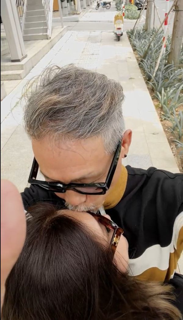 Luôn xuất hiện với hình ảnh trẻ trung, chỉn chu, thậm chí còn từng "khoe" con gái xinh đẹp lên mạng xã hội, song ít ai biết "hậu phương" của "Ông chú Polo" thật sự là ai.