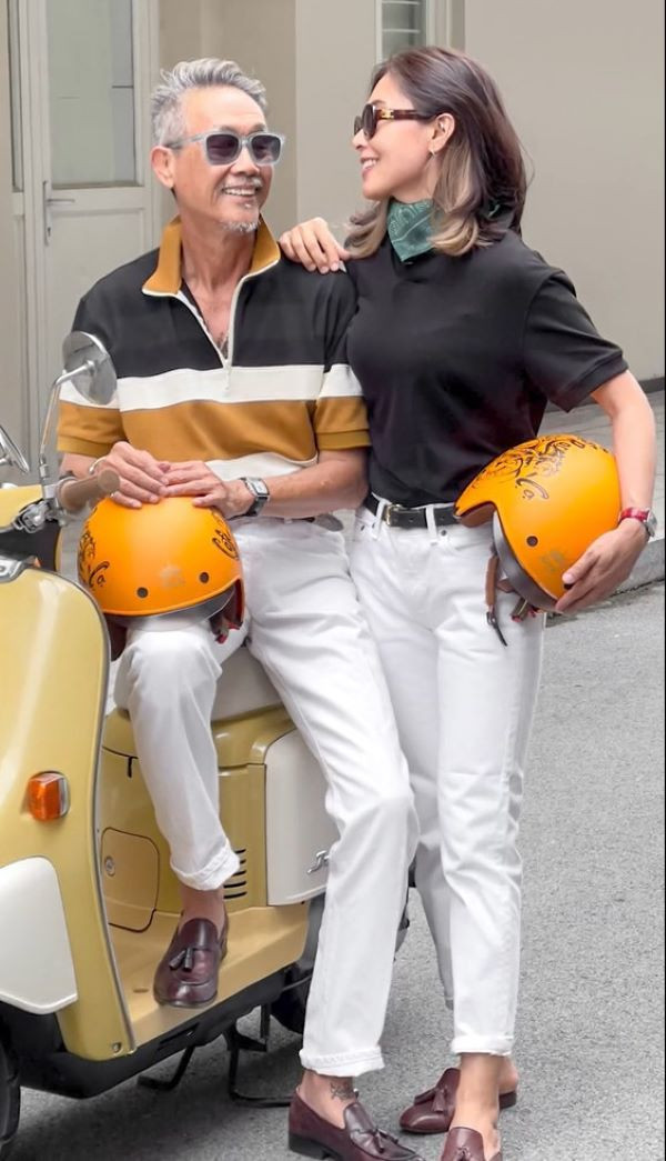 Đáng nói, bà xã của "Ông chú Polo" khiến dân mạng bất ngờ vì dung mạo trẻ trung, đẹp như diễn viên điện ảnh.