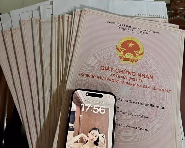 “Mình vẫn còn rất nhiều mục tiêu cần đạt được như tự mua nhà, lo cho bố mẹ và các em… Quan điểm của mình là dù hoàn cảnh gia đình giàu hay nghèo cũng phải cố gắng tự lập, tự chủ tài chính, tự lo cho bản thân sau đó là báo hiếu bố mẹ”, cô gái Nghệ An chia sẻ.