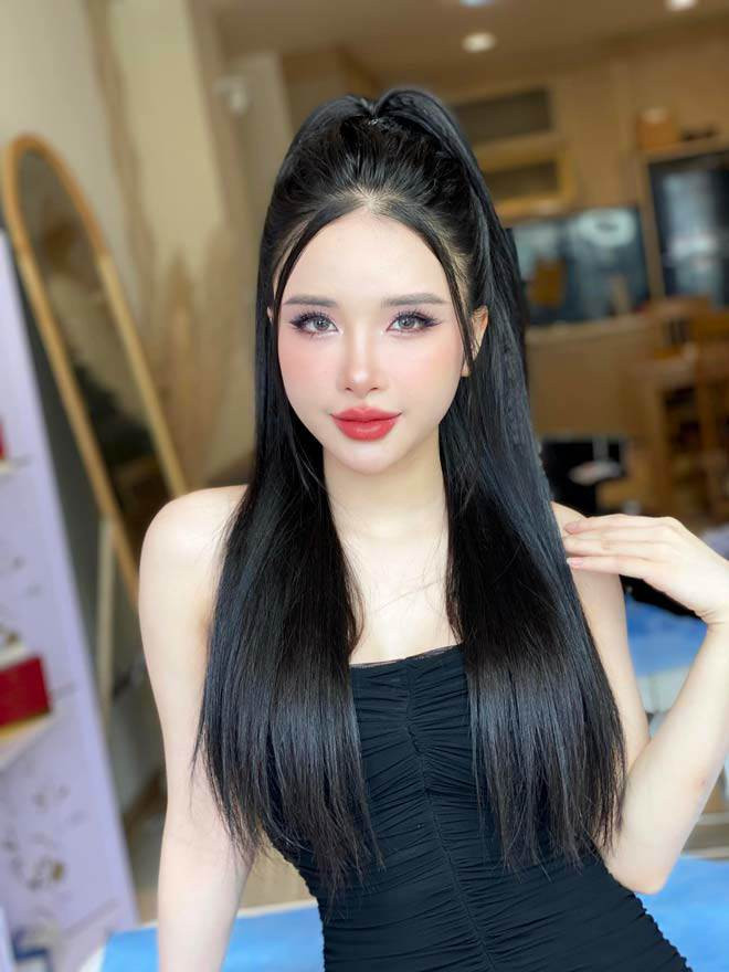 Ái nữ xinh đẹp nhà đại gia đồng nát Nghệ An có tên Nguyễn Thị Quỳnh Phương, hiện sống và làm việc tại Hà Nội.