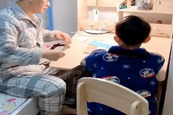 Con nghi hoc vi dich Covid-19, bo hoang khi co khoan no ap vao dau