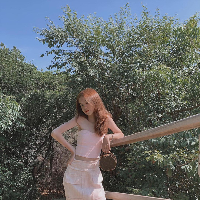 Cùng ngắm thêm những hình ảnh của rich kid 2K6 mới nổi có nickname Linh Meo.