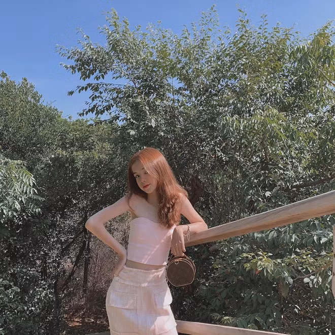 Cùng ngắm thêm những hình ảnh của rich kid 2K6 mới nổi có nickname Linh Meo.