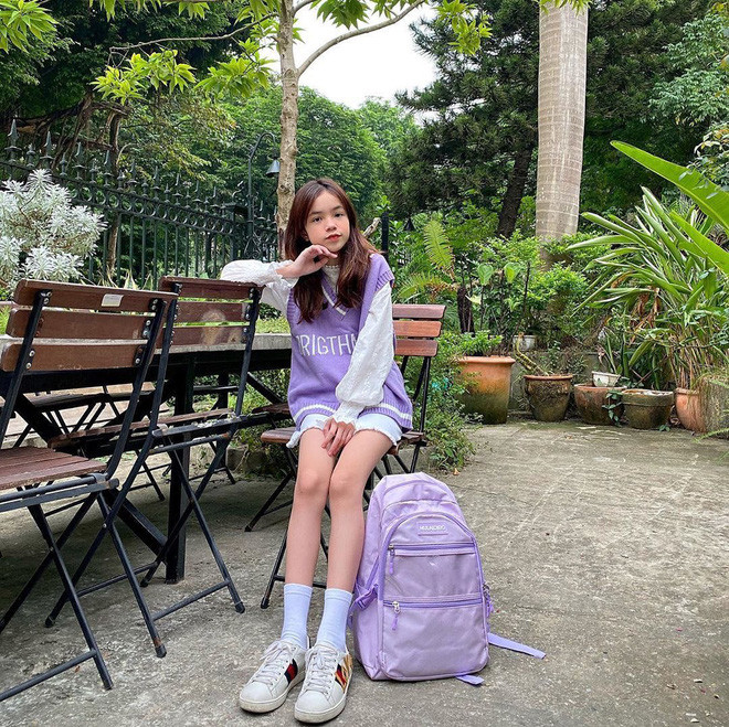 Ngay từ khi mới 9, 10 tuổi, rich kid Việt - Lê Gia Linh (nickname Meo Xinh, sinh năm 2006) đã nổi bần bật trên nền tảng Muvik bởi những video hát nhép đáng yêu của mình.