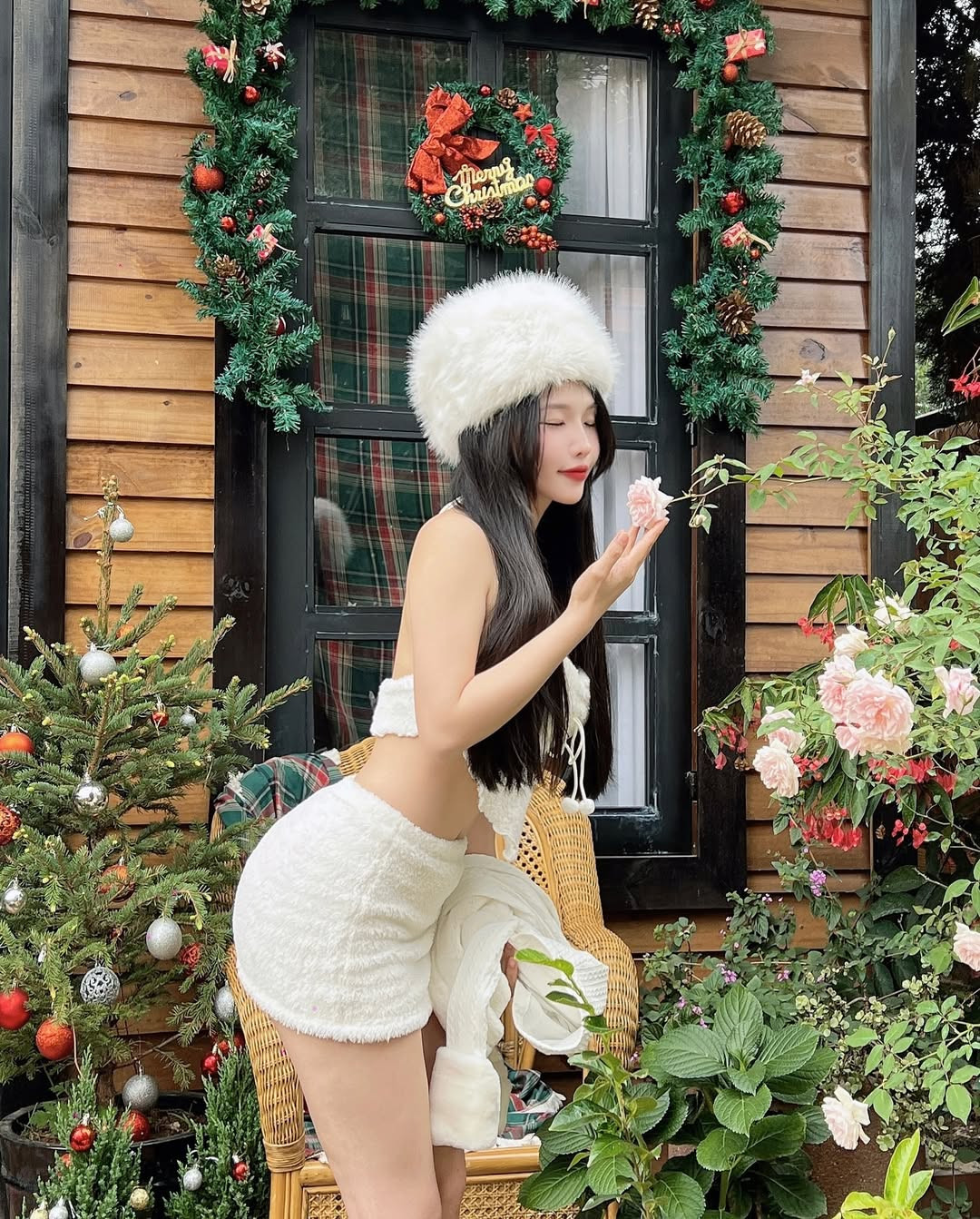 Duyên Híp sở hữu vóc dáng chuẩn đẹp, nhiều đường cong.