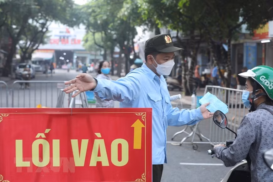 Ha Noi sau mot tuan thuc hien gian cach theo Chi thi 16