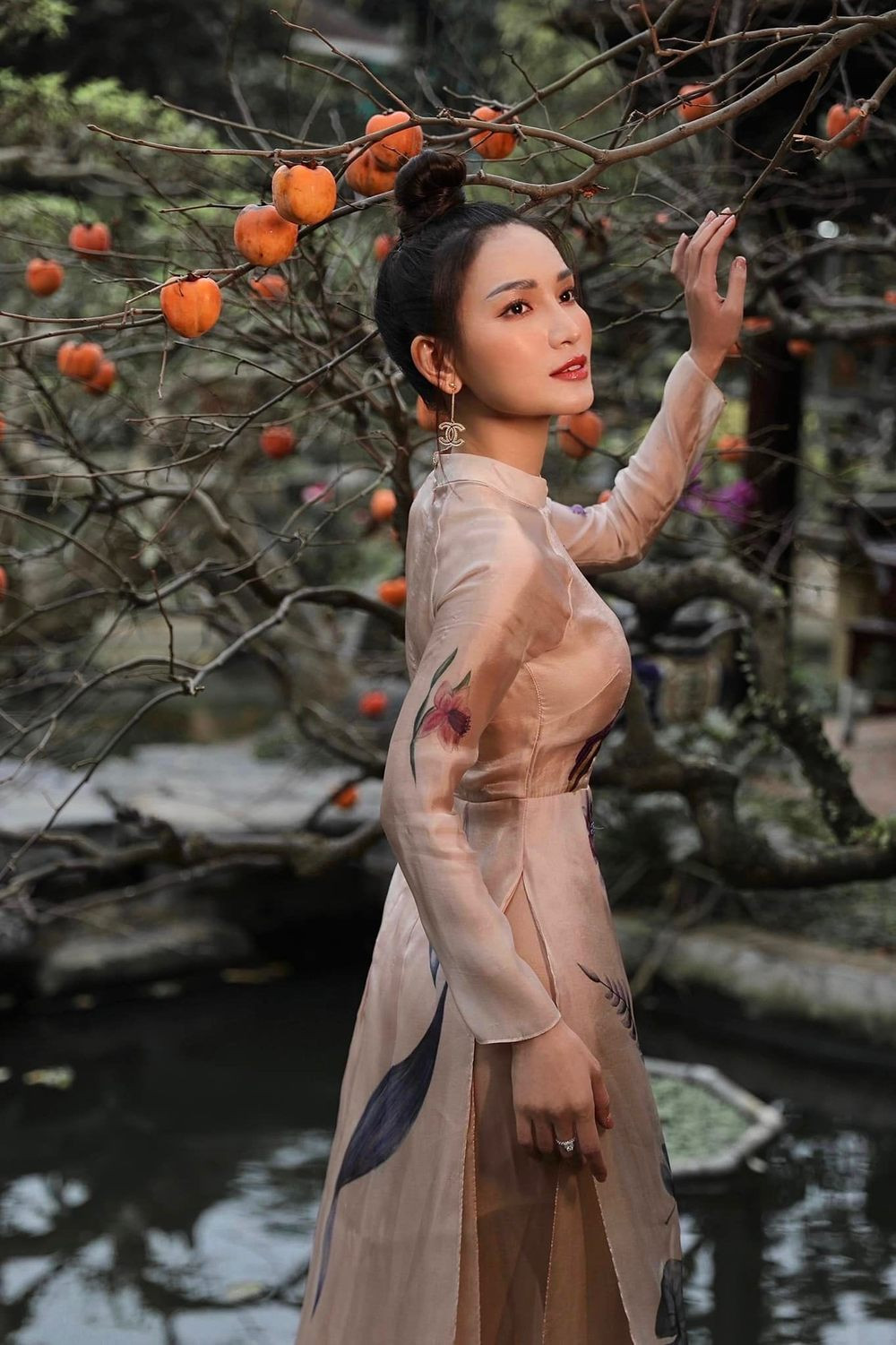 Linh Thủy (sinh năm 1992) là một trong những MC VTV quen mặt của bản tin Thời sự 19h. Cô từng tốt nghiệp Đại học Ngoại Thương, có tài năng vượt trội và không ngừng học hỏi anh chị đi trước.