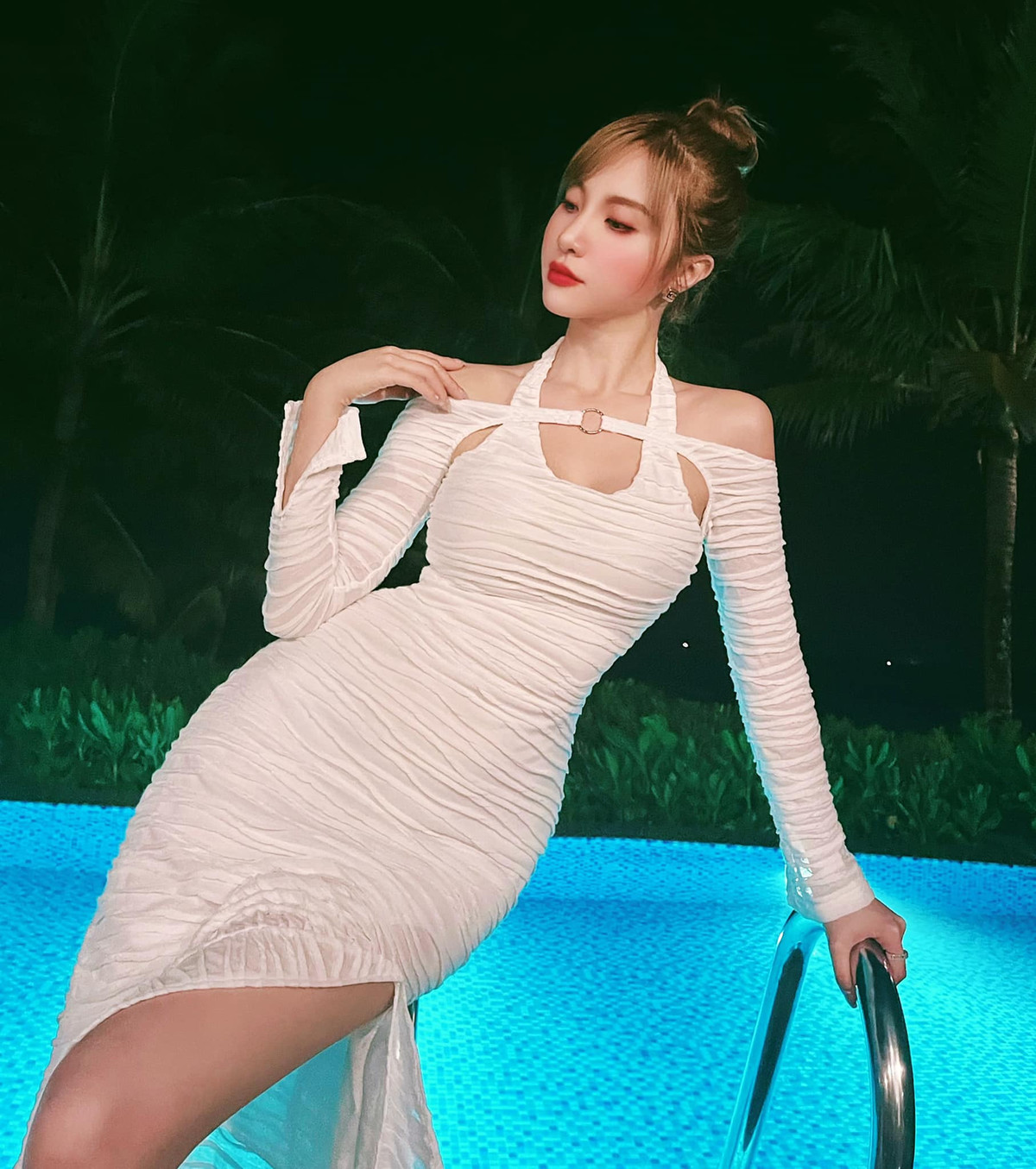 Thời gian gần đây, Hạnh Sino không còn hoạt động nghệ thuật nhiều như trước. Thay vì tập trung vào ca hát, cựu hot girl Hà Thành lựa chọn chuyển hướng sang kinh doanh và có cuộc sống giàu có, sang chảnh