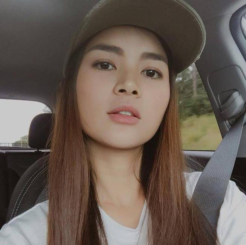 Diệu Thúy được nhắc đến là một trong những nữ phi công tài năng và xinh đẹp của Việt Nam. Dù bận rộn với lịch bay và niềm đam mê chinh phục bầu trời, cô nàng vẫn dành thời gian chăm sóc bản thân.