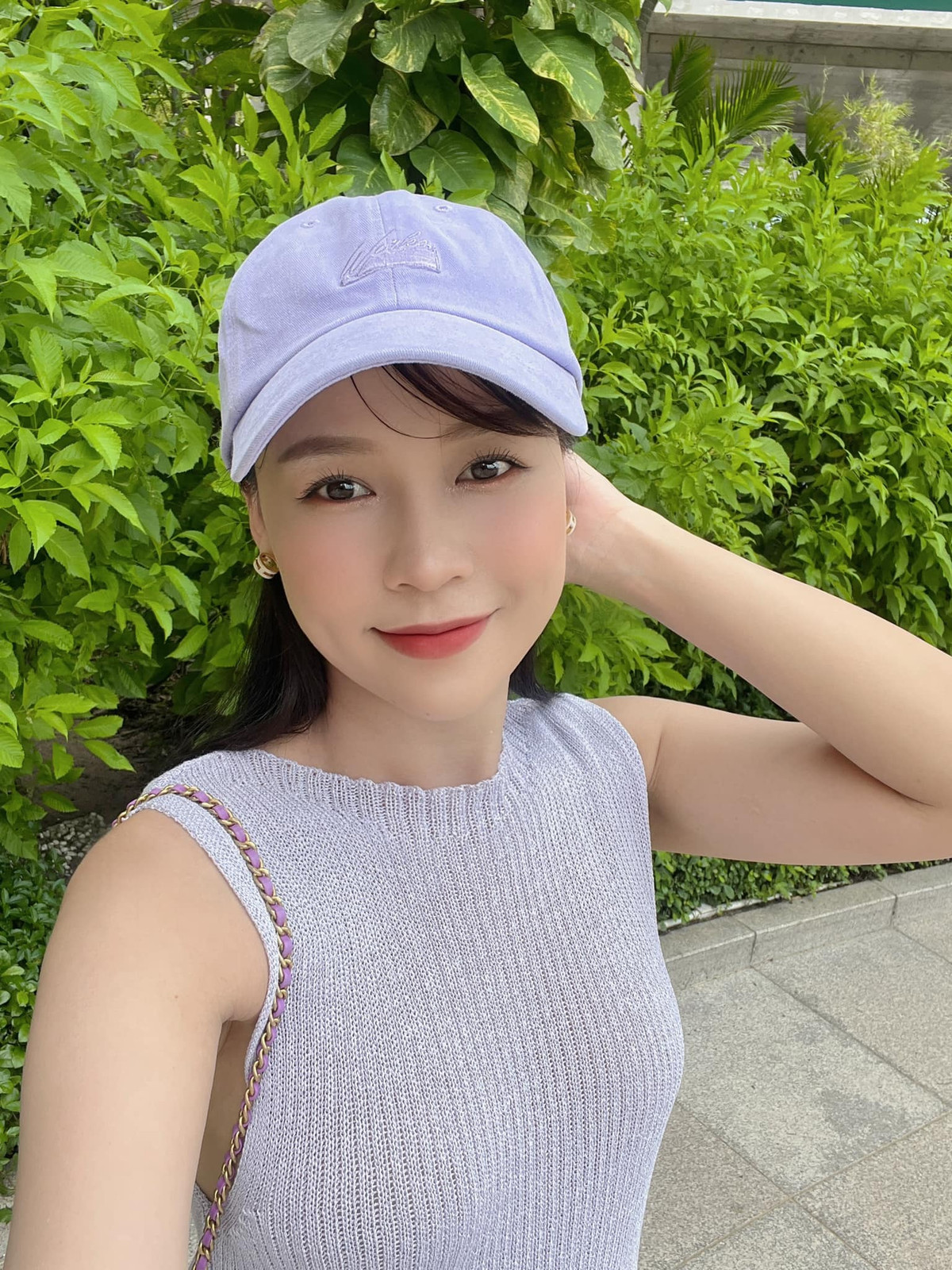 Cư dân mạng và người hâm mộ dù khá ngạc nhiên nhưng đều dành những lời chúc tốt đẹp tới gia đình hot girl đời đầu.