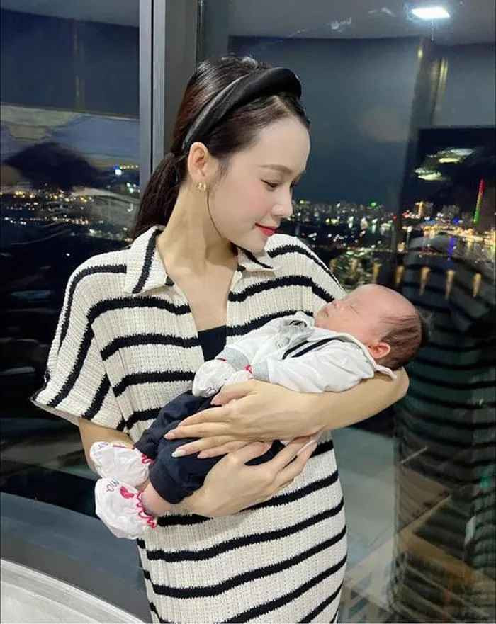 Bất ngờ chưa "hot girl 50 tỷ" công khai hình ảnh "con trai" Bat ngo chua