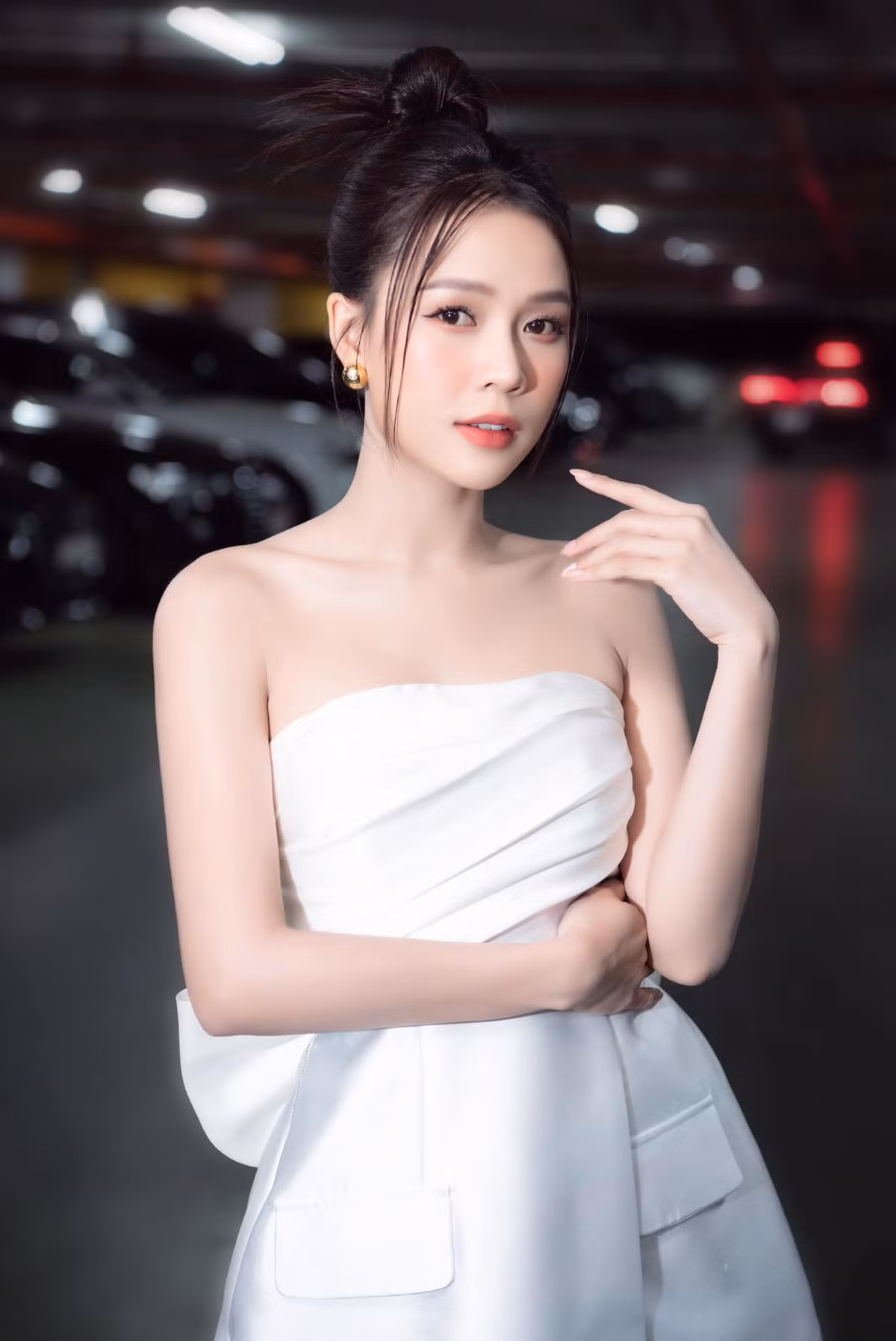 Tuy nhiên, dưới phần bình luận Sam đã nhanh chóng thanh minh: "Cháu trai của Sam cả nhà ơi. Cảm ơn cả nhà nà". Cô cho biết em bé trong hình ảnh chính là con của em trai người đẹp.