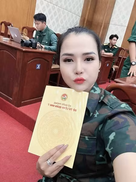 Thiếu tá Ngọc Vũ là giọng nữ miền Nam, được khán giả nhận xét là có chất giọng vang, vừa hào hùng, vừa thanh thoát, truyền cảm, ấm áp, đưa người nghe như sống lại khí thế hào hùng của những ngày tháng tư lịch sử.