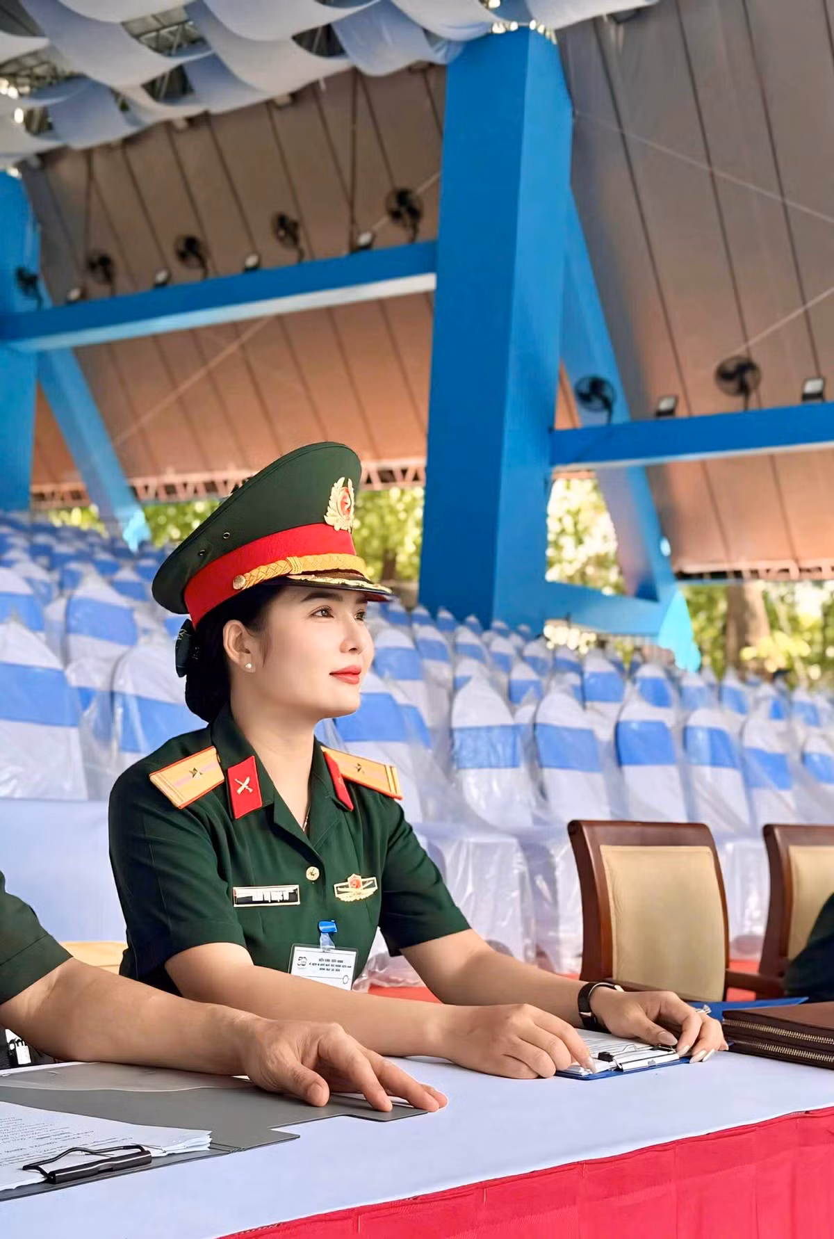 Đồng thời, giọng đọc còn như đưa người nghe vượt qua không gian, thời gian, để chạm tới trái tim dân tộc, bừng lên khát khao đóng góp, xây dựng quê hương, đất nước trong lòng mỗi người dân Việt Nam.