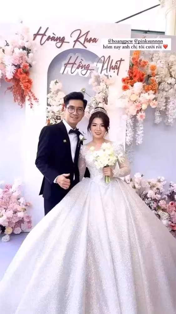 Nhân vật mới lấy vợ cách đây không lâu là Pewpew (tên thật là Hoàng Khoa). Cô dâu của hot streamer là Hồng Nhật.