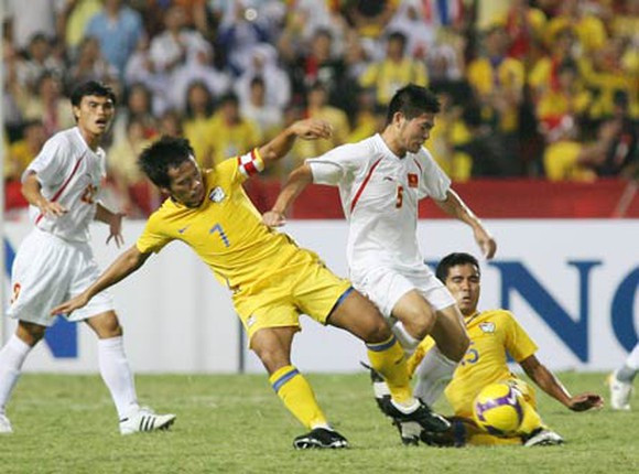 Cũng trong trận đấu đó, dù bị đánh gia thấp hơn nhưng đội tuyển Việt Nam với các nhân tố như Vũ Phong, Minh Phương hay Công Vinh đã thi đấu quật cường và khiến người Thái phải vất vả.