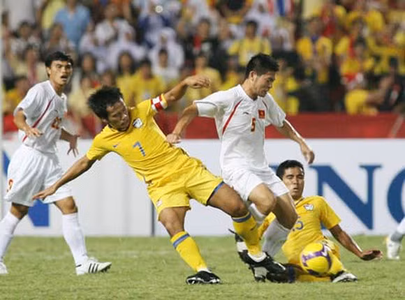 Cũng trong trận đấu đó, dù bị đánh gia thấp hơn nhưng đội tuyển Việt Nam với các nhân tố như Vũ Phong, Minh Phương hay Công Vinh đã thi đấu quật cường và khiến người Thái phải vất vả.