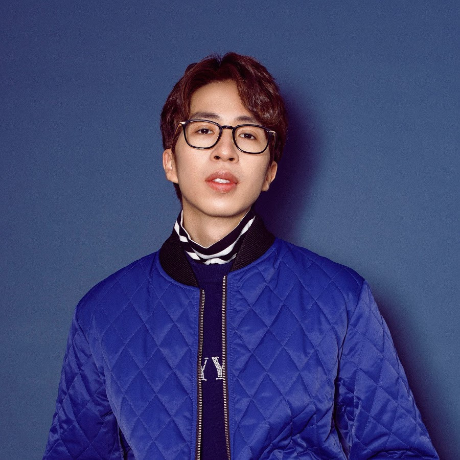 Ông ngoại của ViruSs là nhà nghiên cứu âm nhạc có tiếng kiêm nhà soạn nhạc, nhà sản xuất âm nhạc và viết tổng phổ cho cả dàn nhạc giao hưởng.