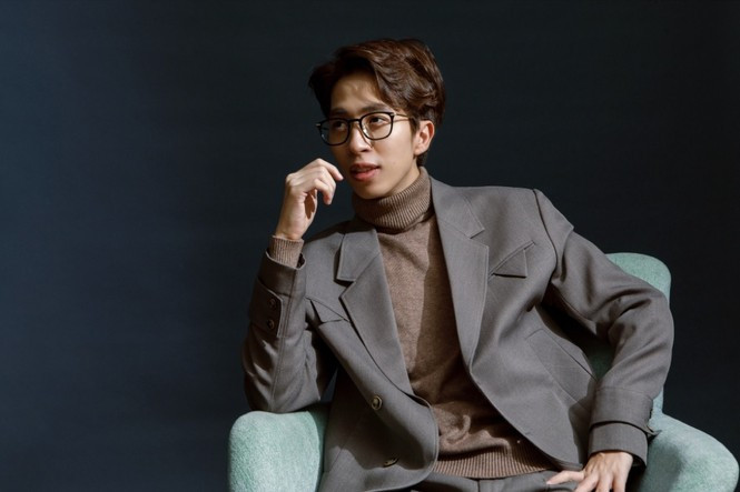 Trong khi đó, mẹ của ViruSs dạy về nhạc cụ dân tộc tại Nhạc viện. Bố của nam streamer Việt Nam này không kém cạnh khi giảng dạy guitar tại Nhạc viện Berlin, Đức.