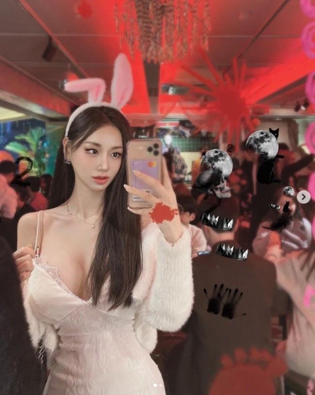 Candy Seul thường tiến hành massage da mặt và cơ thể, đắp các loại mặt nạ chuyên dụng để có làn da bóng khỏe, mịn màng.