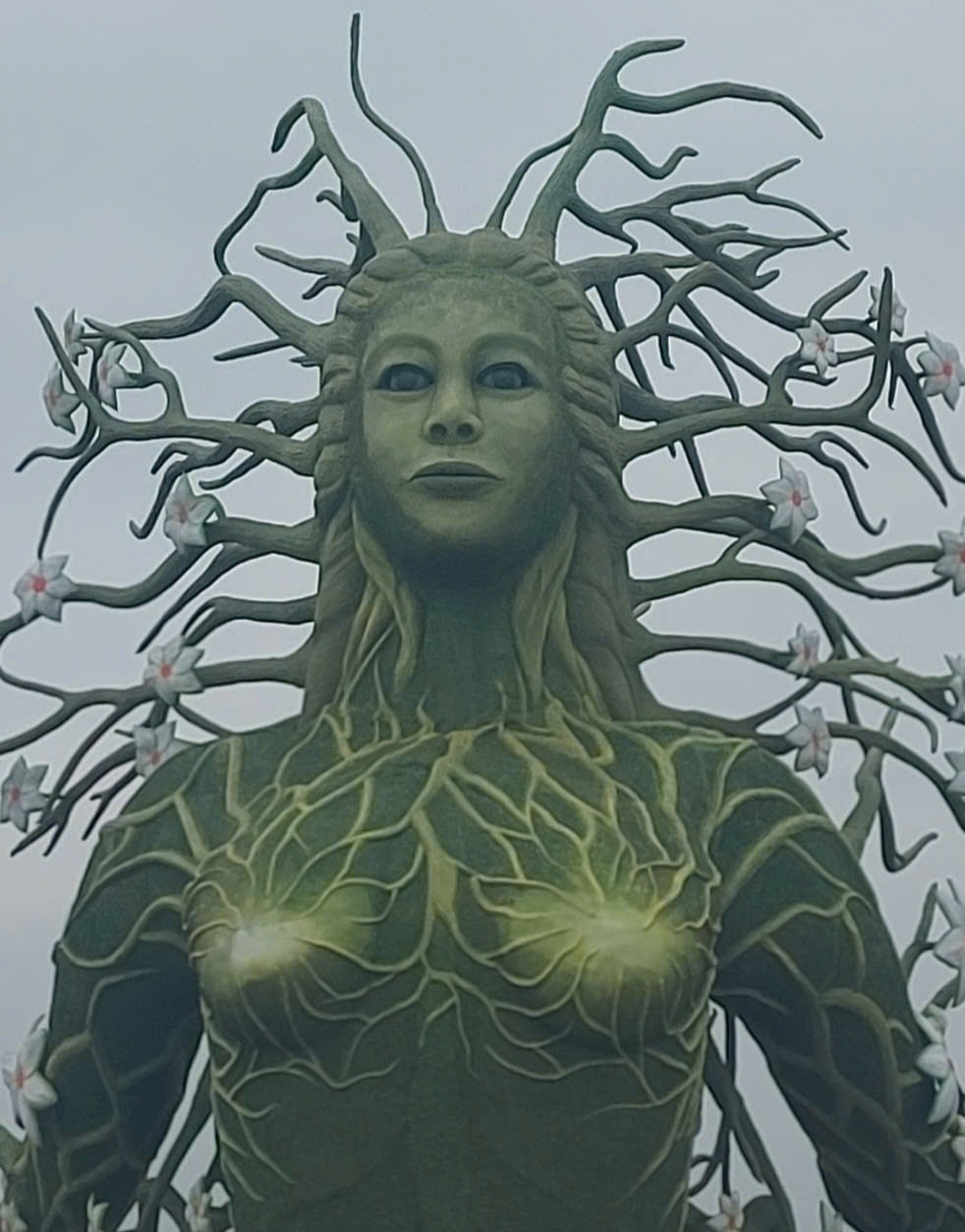 2 bức tượng được cho là lấy cảm hứng từ tượng thần nam nữ Medusa được xây dựng từ đầu tháng 4/2024, có chiều cao khoảng 17m và chiều rộng là 13m.