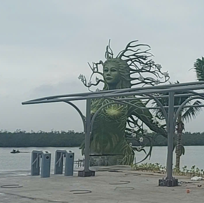 2 bức tượng thần nam nữ Medusa xây dựng trong Khu du lịch sinh thái rừng ngập mặn Đồ Sơn nằm trong quần thể đại dự án Dragon Ocean Đồ Sơn.