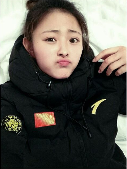 Ngay từ nhỏ, Gong Li đã được gia đình hướng theo nghiệp võ. Tuy nhiên, cô nàng đã tập luyện taekwondo trong thời gian rất dài, trước khi chuyển sang Karate vào năm 2017.