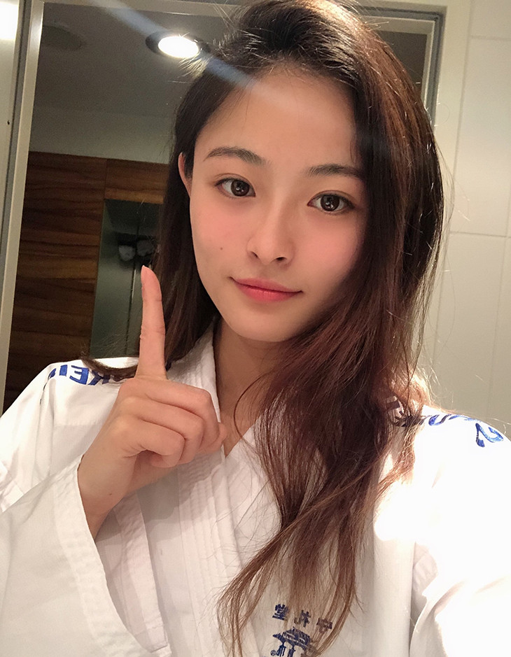 Vào tháng 5 năm nay, Gong Li từng giành chức vô địch thế giới hạng 68 kg. Sau đó, người đẹp này đã ép cân để thi đấu ở hạng 61 kg ở Olympic.