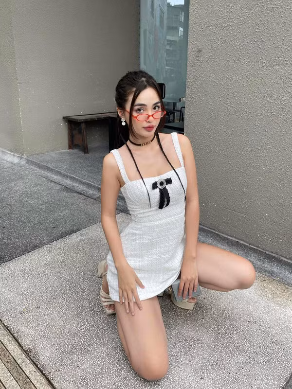 Hoàng Kim cho hay nhờ có làn da đẹp mà cô không mất nhiều thời gian khi trang điểm. Nếu không phải các sự kiện lớn hay làm mẫu, cô thường make up đơn giản, nhanh chóng là có thể tự tin đi ra ngoài, gặp gỡ bạn bè.