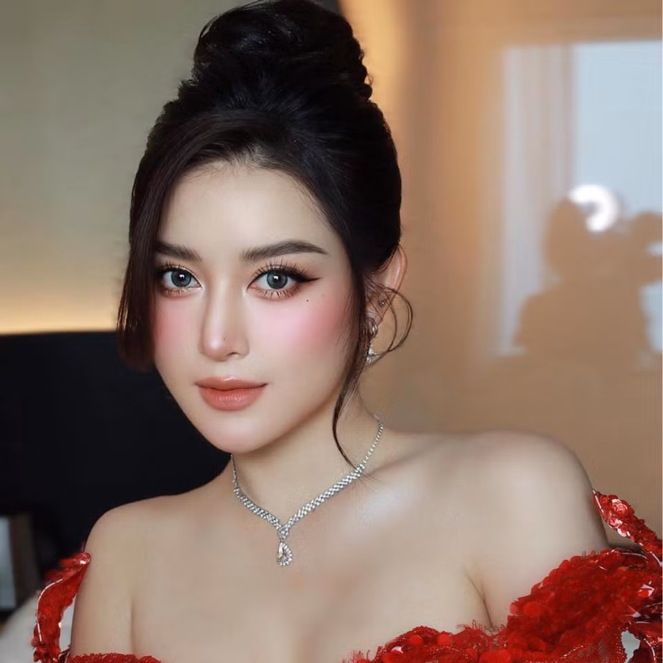 Huyền My đã đóng phim, làm MC, đại diện Việt Nam tham gia cuộc thi Miss Grand International 2017, lọt vào Top 10 chung cuộc và mới nhất cô nàng trở thành nữ MC thể thao.