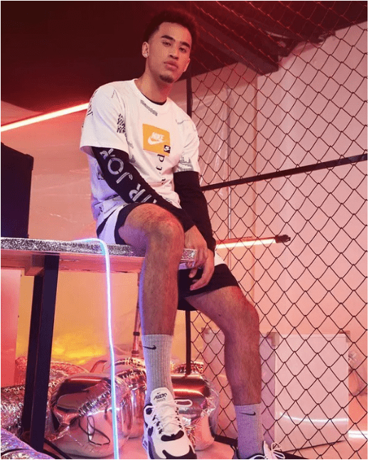 Không chỉ sở hữu ngoại hình nổi bật và gia thế khủng, Juzang còn khiến nhiều người ngưỡng mộ bởi trình độ học vấn không phải dạng vừa.