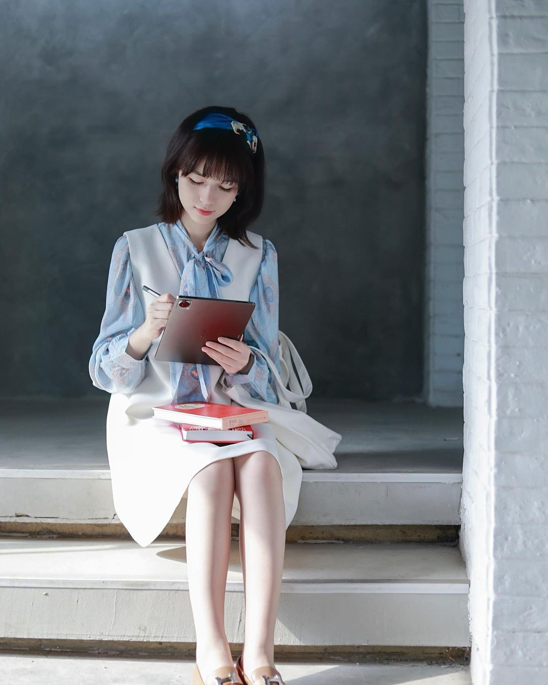 Zhao Nanxi nói rằng, mình đã làm như vậy khi chuẩn bị cho kỳ thi tuyển sinh đại học trước đây. Cô hoàn toàn tin tưởng vào giáo viên, làm theo kế hoạch ôn tập của giáo viên, kết hợp thêm sự ham học hỏi của bản thân là có thể đạt được điều mình muốn.