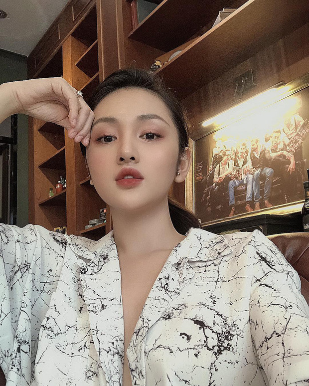 Tuổi 33, cựu hot girl Sài thành đẹp cuốn hút, thừa nhận dao kéo Tuoi 33, cuu hot girl Sai thanh dep cuon hut, thua nhan dao keo