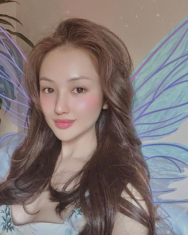 Bất ngờ hơn, Hoàng Anh Apple còn công khai từng "dao kéo" mũi trong chính story này.