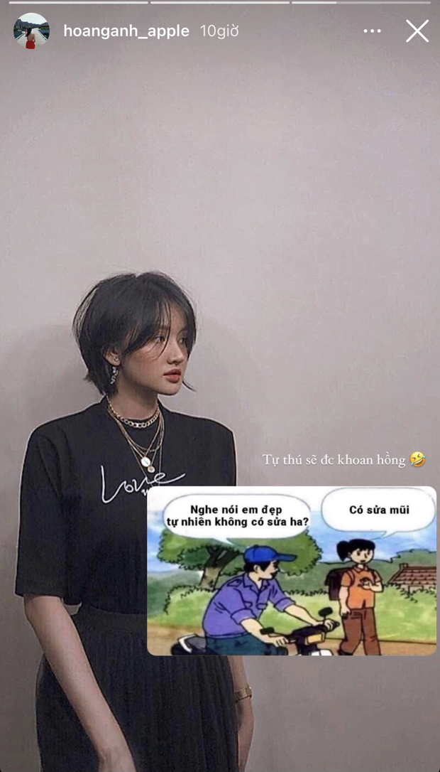 Vốn đã đóng khung với hình tượng nữ tính và quyến rũ, mới đây cựu hot girl Hoàng Anh Apple đã có pha khiến dân mạng "xỉu up xỉu down" khi đăng tải story vẻ ngoài khác lạ với kiểu tóc mới và cả cây đen ton-sur-ton cá tính.