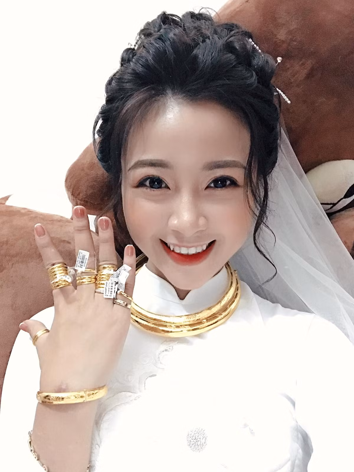 Nhật Linh đang trải qua những ngày tháng hạnh phúc sau đám cưới. Cô nàng cảm thấy khá hoà hợp với gia đình chồng, khẳng định "ai bảo lấy chồng là khổ", Linh còn đang sung sướng quá đây này.