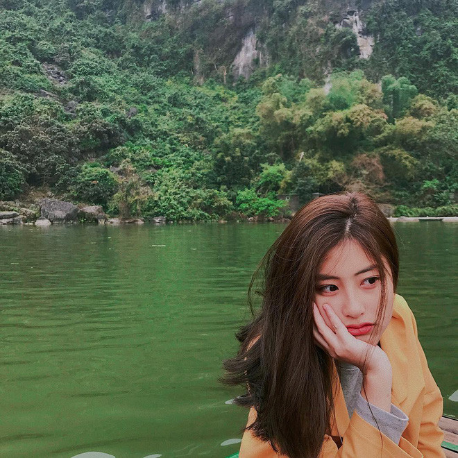 Đến thời điểm hiện tại, Minh Ngọc là cái tên kì cựu trong làng lookbook Sài thành. Ngoài ra cô bạn hot girl này còn là cái tên được nhiều đạo diễn, ca sĩ mời đóng MV.