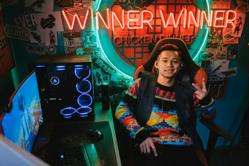 Không chỉ nổi tiếng trong làm streamer, thời gian gần đây Độ Mixi còn lấn sân vào thị trường âm nhạc khi xuất hiện trong một vài clip âm nhạc như Độ Tộc 1,2...