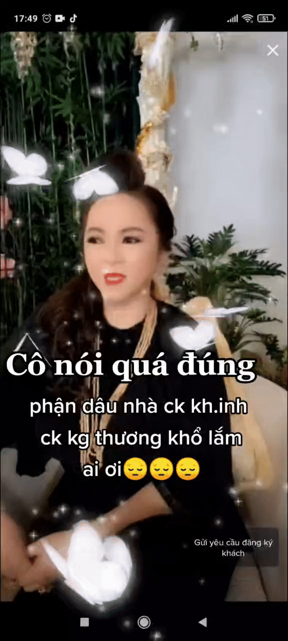 Cụ thể, xuất hiện trong một clip TikTok được mọi người chia sẻ, bà Phương Hằng bất ngờ nêu rõ quan điểm cá nhân về cách "đối nhân xử thế" với con dâu. Nhiều người cũng đã ít nhiều biết được cách cư xử mà cô con dâu Quế Long nhận được từ mẹ chồng của mình.