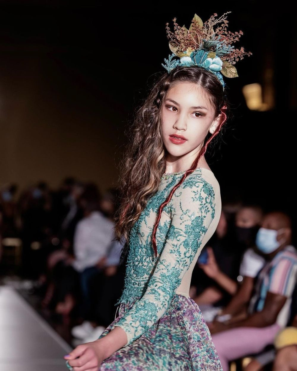 Ngoài ra, Lucy cũng muốn bản thân diễn trên sàn runway nên cô bé quyết định dừng làm mẫu nhí tại đây.