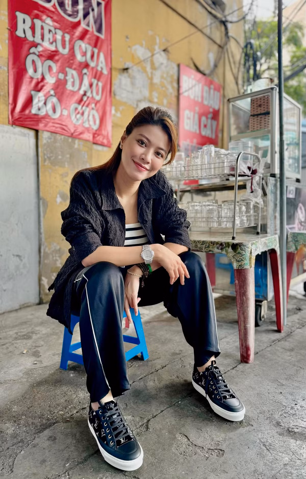 Ngọc Trinh chia sẻ mình ăn uống rất khoa học và không giảm cân một cách cực đoan. Người đẹp ăn cân đối các bữa để vừa đủ no mà không bị tăng cân.