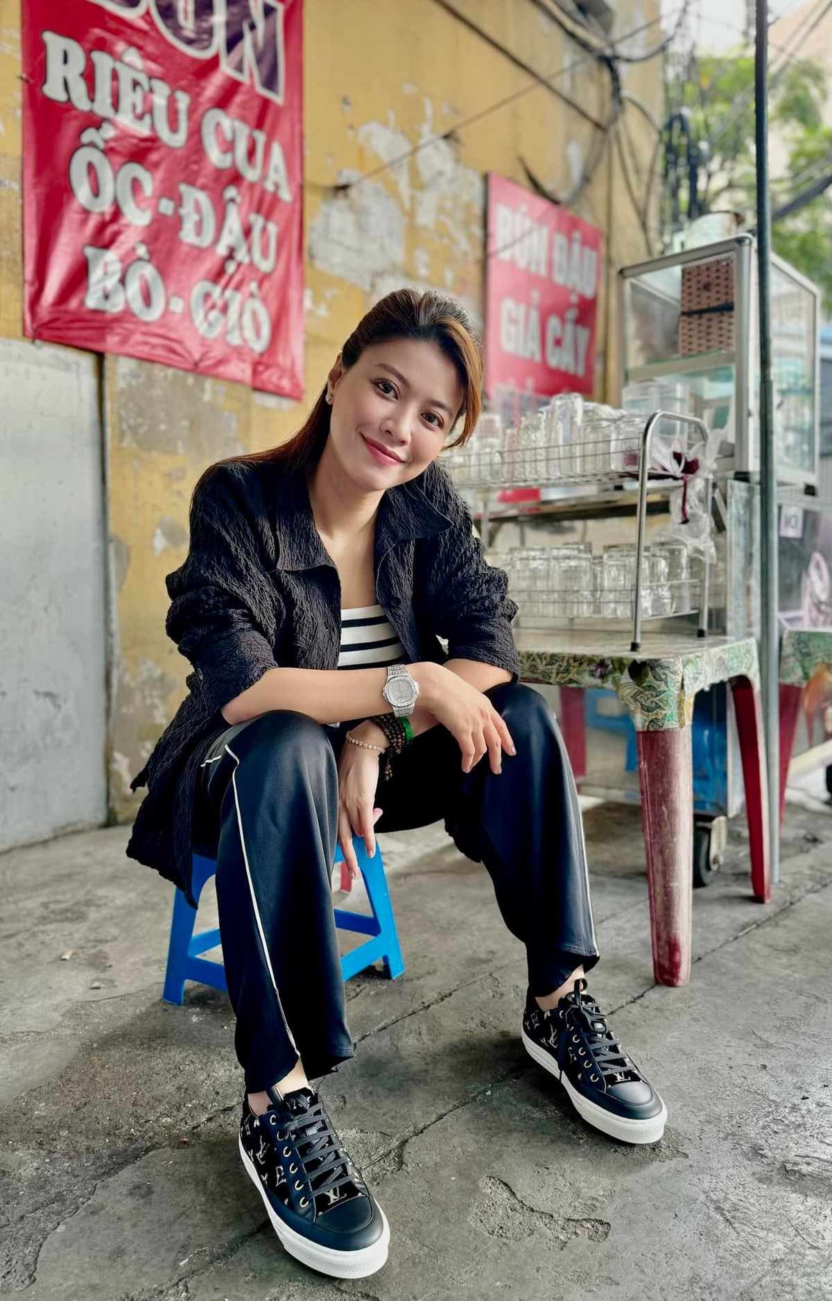 Ngọc Trinh chia sẻ mình ăn uống rất khoa học và không giảm cân một cách cực đoan. Người đẹp ăn cân đối các bữa để vừa đủ no mà không bị tăng cân.