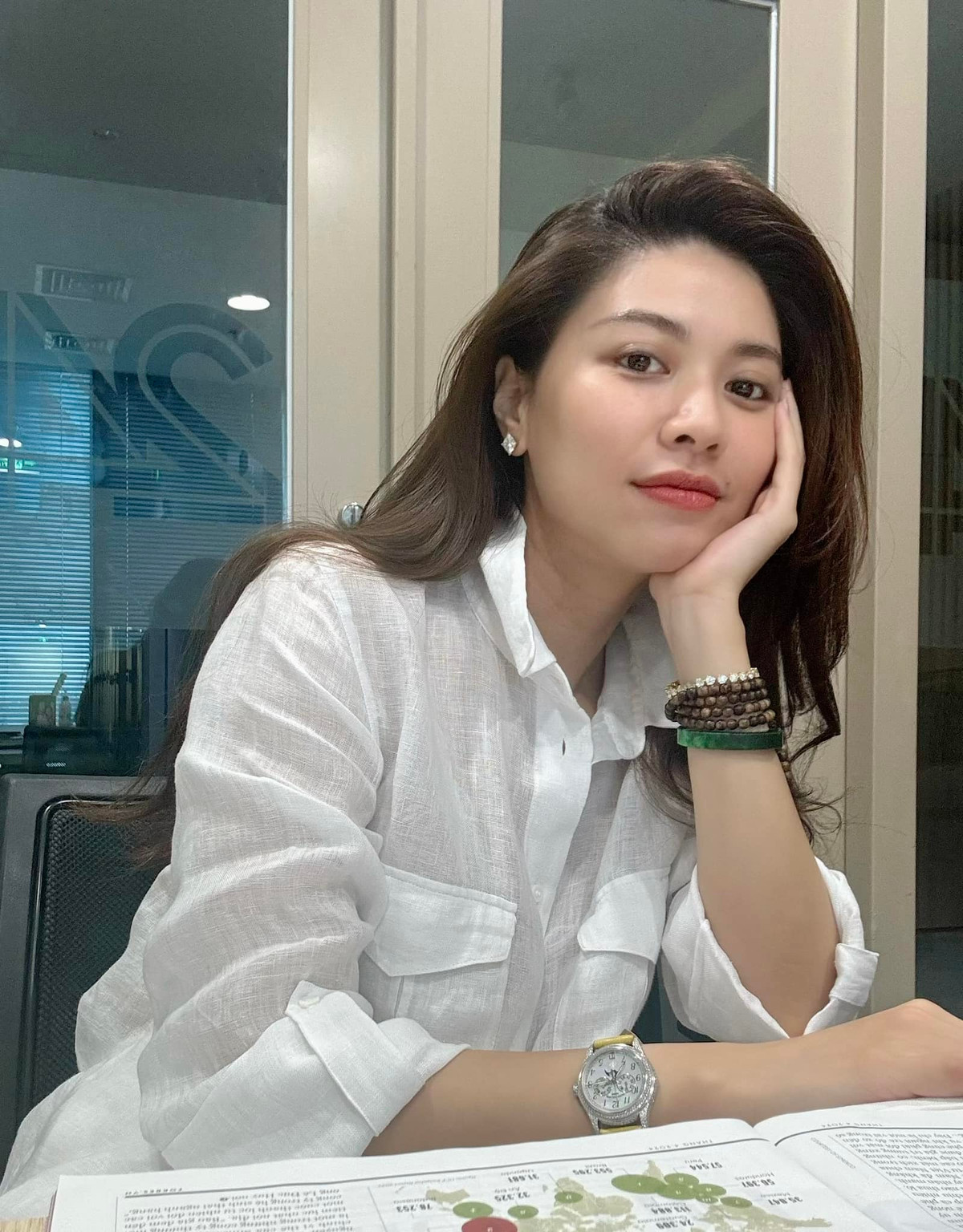 chính phong thái tự tin, thông minh cùng thần thái sang chảnh khiến nữ BTV Ngọc Trinh nhanh chóng nhận được sự chú ý và yêu mến từ khán giả.