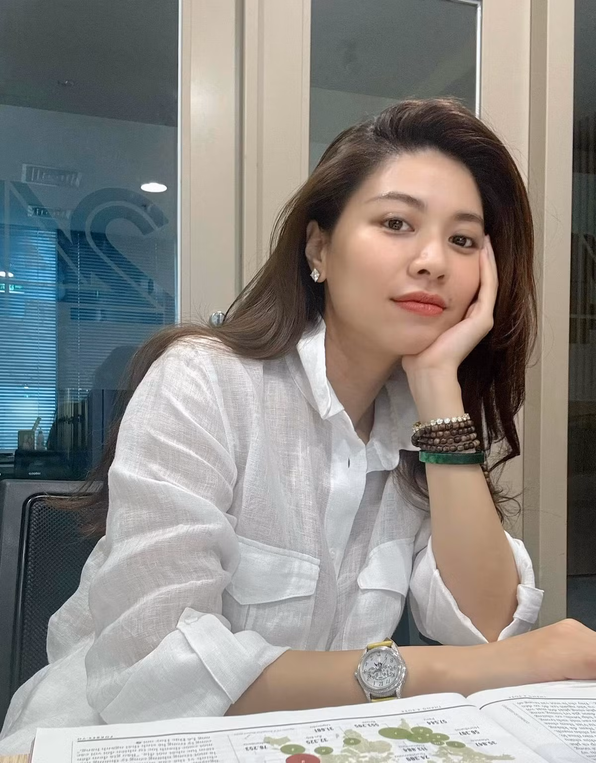 chính phong thái tự tin, thông minh cùng thần thái sang chảnh khiến nữ BTV Ngọc Trinh nhanh chóng nhận được sự chú ý và yêu mến từ khán giả.